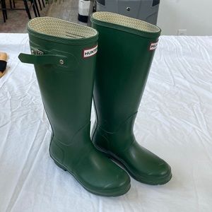 Hunter rain boots size 6w